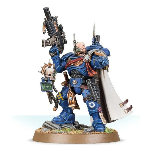SPACE MARINES CAPTAIN IN PHOBOS ARMOUR