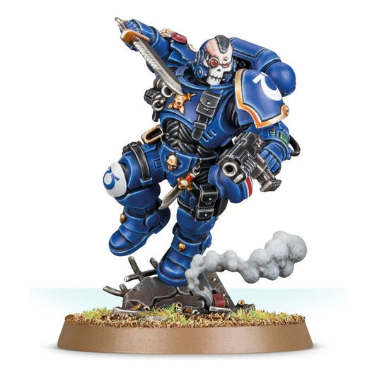 SPACE MARINES PRIMARIS LIEUTENANT IN REIVER ARMOUR